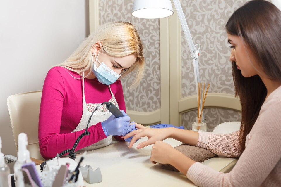 Karahallı Manikürcü